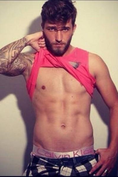 Aislan Lottici, de 27 anos, exibe a boa forma nas redes sociais