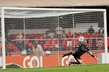 Rogrio reclamou no intervalo da partida da marcao do pnalti