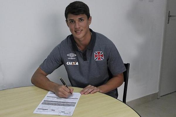 Mateus Vital renovou contrato at 2018 com o Vasco