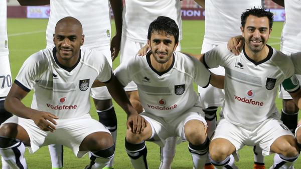 Muriqui (E) e Xavi (D)