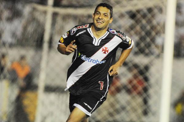 Eder Luis: maior artilheiro em clssicos desde 2010
