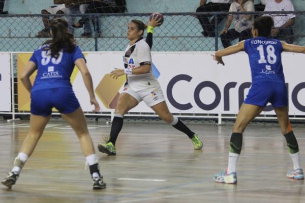 Shayane foi bem marcada em Duque de Caxias