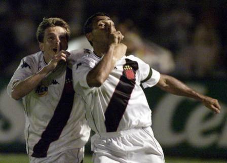 Copa Mercosul - Romrio e Juninho Paulista mandam os torcedores do Palmeiras ficarem em Silncio aps o gol do ttulo