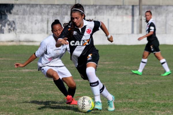 Com passes precisos, Angelina foi o elo de ligao entre o meio-campo e o ataque