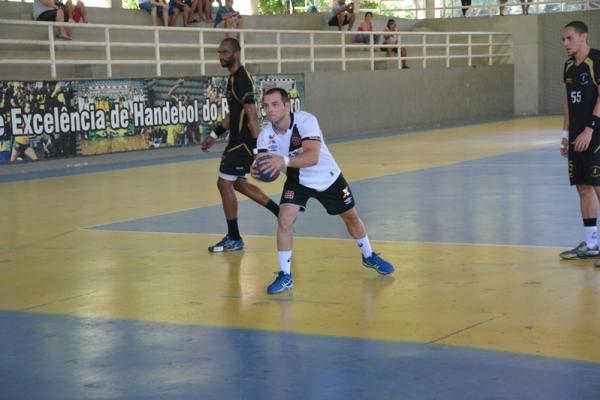 Vasco/FAB joga bem e garante primeira vitria na Liga Nacional