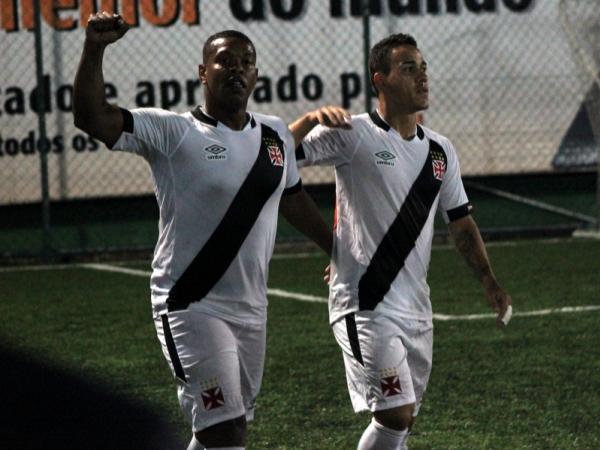 Vasco venceu o clssico contra o Botafogo e voltou  liderana