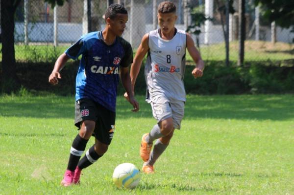 Rafinha Cortez luta por uma vaga no time titular