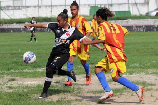 Las Veloso demonstra tranquilidade e abre o placar para o Vasco
