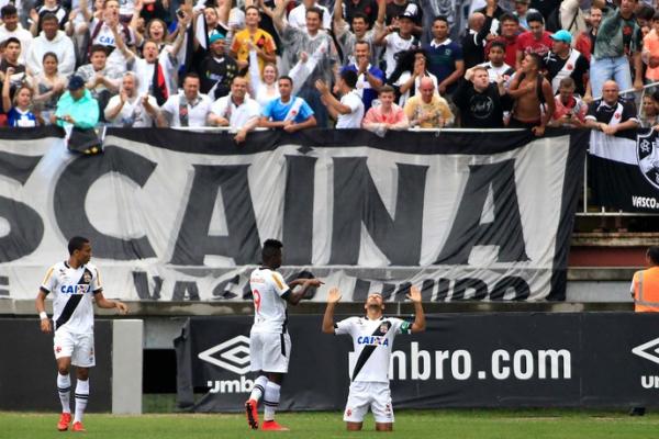 Riascos aponta para Nen: camisa 10 conquista o Vasco em pouco tempo