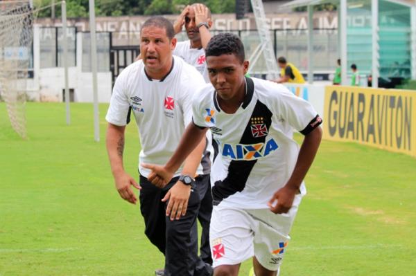 Mrio Jorge orienta Tedesco no clssico contra o Flu
