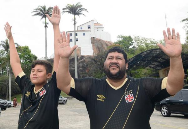 F�bio M�rcio Bazoni e seu pai Cristiano Vidal Madureira, torcedores do Vasco