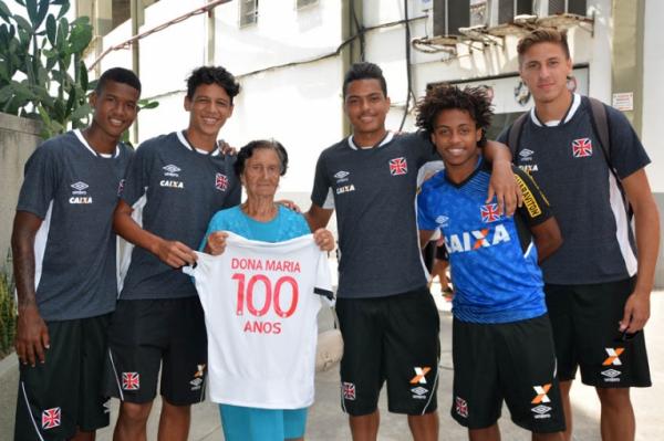 Vasca�na ilustre recebeu o carinho dos jovens do sub-17