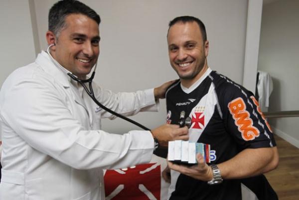 Doutor Marcos e seu cunhado Rogrio, dupla de vascainos