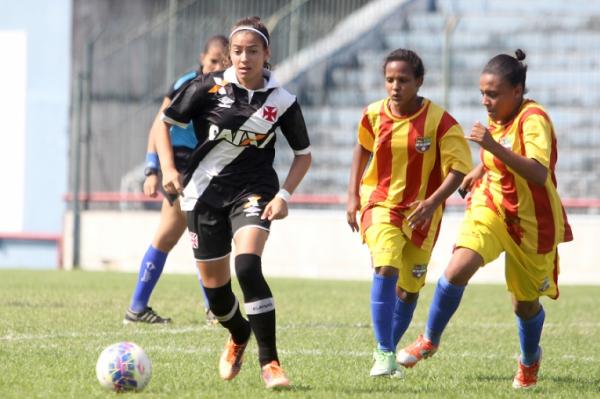 Angelina se destacou na deciso contra o Barcelona (RJ)