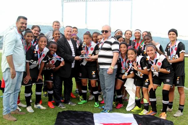 Meninas da Colina festejam o pentacampeonato