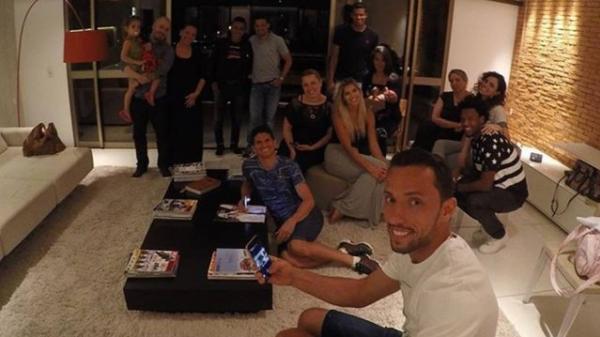 Nen organizou um culto na sua casa com Magno Alves, do Fluminense, alm de der Luis e Rafael Vaz, seus companheiros no Vasco