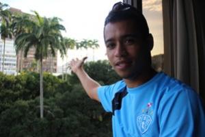 Lateral Yago Pikachu est entre Vasco e Flamengo para a temporada de 2016