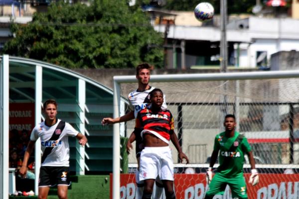 Nores, Richard e Joo Pedro: defesa justificou o ttulo de melhor do Rio nas finais