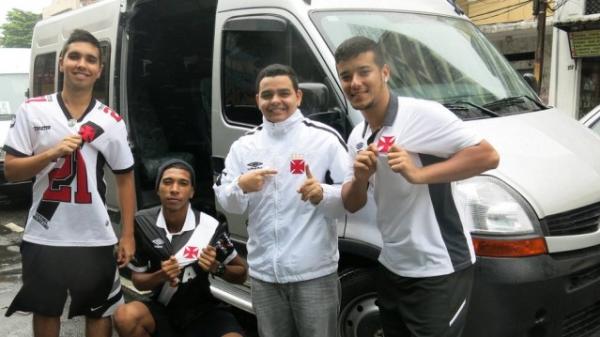 Da esquerda para direita: Carlos, Kauan, Eugnio e Renan apostam na permanncia do Vasco na Primeira Diviso