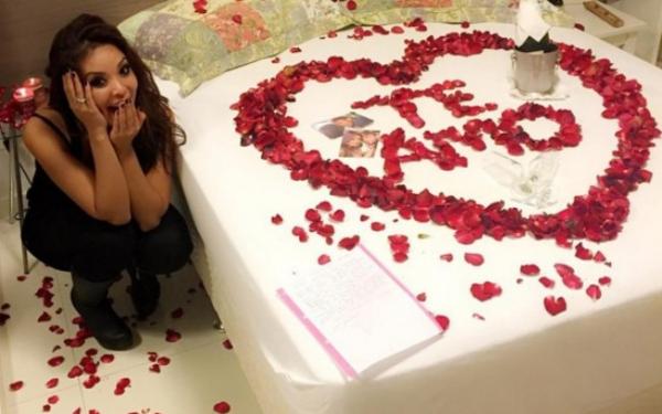 Carol Nakamura recebeu surpresa fofa do namorado Aislan Lottici, jogador do Vasco