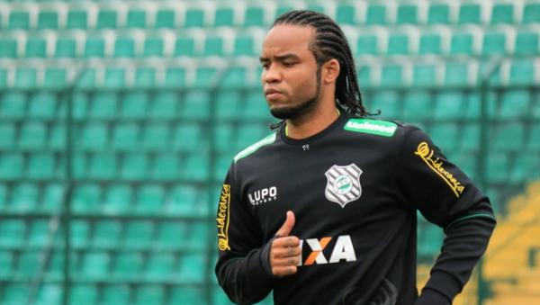 Carlos Alberto espera por um jogo duro, mesmo com as situaes envolvendo os rivais Vasco e Fluminense