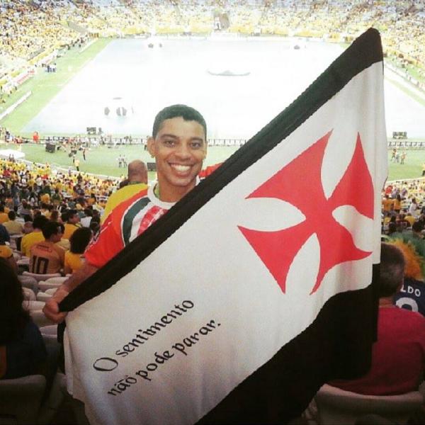 O sentimento no pode cair! Emerson dias, o intrprete oficial da Grande Rio, est confiante na permanncia do Vasco da Gama na Srie A do Brasileiro