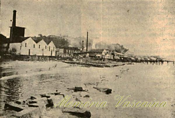 1899 - O primeiro barraco garagem  esquerda foi a segunda sede do Vasco - Travessa do Maia, atual Praa Mahatma Gandhi