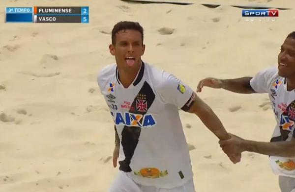 Rafinha comemora um de seus gols