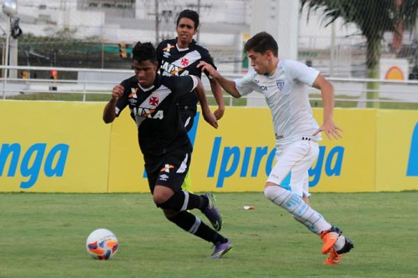 Matheus ndio marcou os dois gols contra o Ava