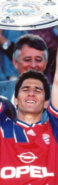 Jorginho levanta taa pelo Bayern