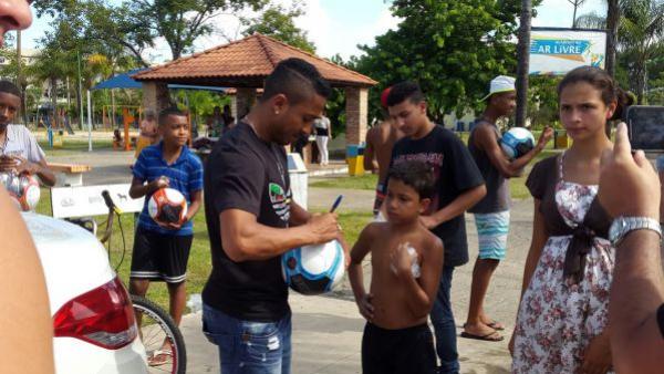 Apoio: Jorge Henrique no esquece as origens e faz ao solidria