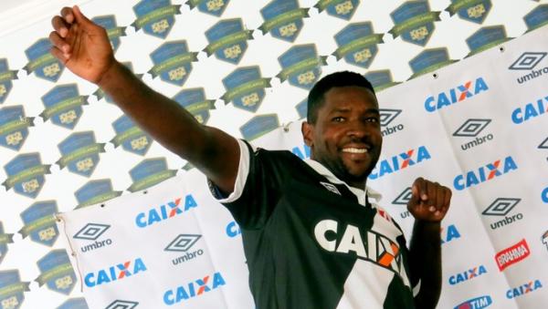 Victor Bolt, ao ser apresentado no Vasco