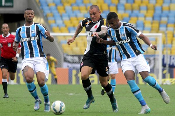 Leandro no empate contra o Grmio, o 4 seguido do Vasco no Brasileiro