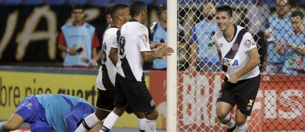 Com um gol de Luan, de pnalti, o Vasco venceu seu 1 clssico no ano: 1 a 0 no Fluminense
