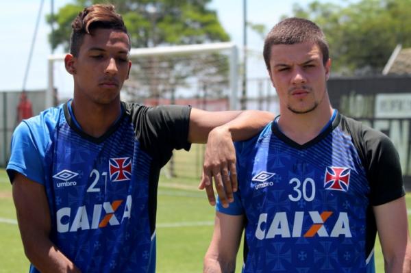 Caio (e) e Kayzer, os artilheiros do Vasco em 2014 e 2013