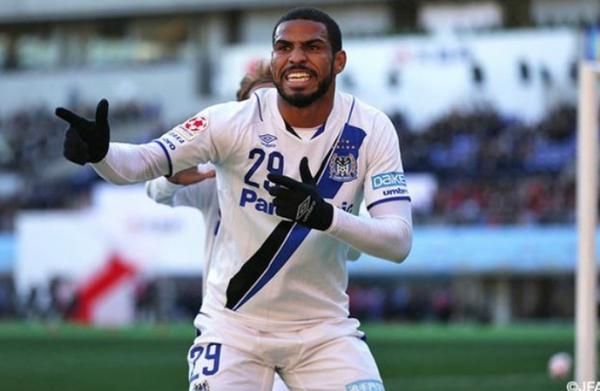 Patric festeja seu 2 gol pelo Gamba Osaka na final da Copa do Imperador