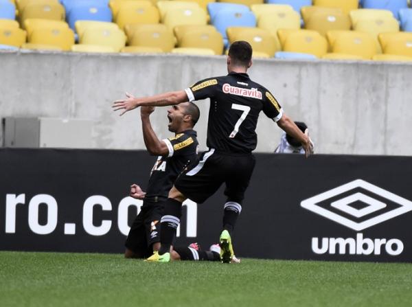 Julio Cesar marcou dois gols com a camisa do Vasco no Campeonato Brasileiro