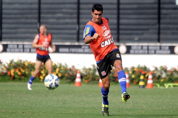 Lucas foi contratado no incio da temporada 2015 e marcou trs gols