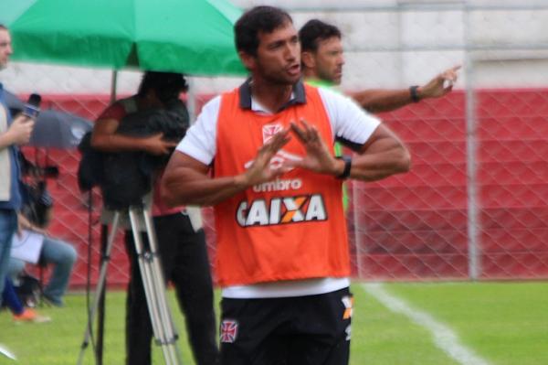 Rodney Gonalves orienta atletas contra o Amrica