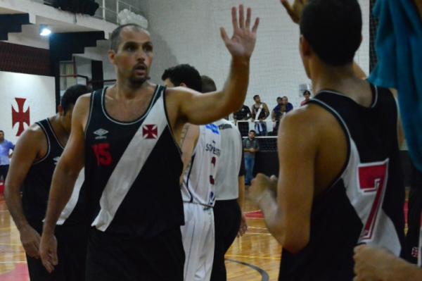 William Drudi em sua estreia com a camisa cruzmaltina