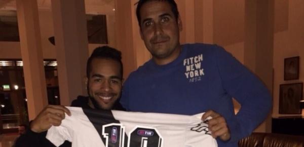 Teixeira ganhou uma camisa do Vasco de lvaro Miranda, filho de Eurico, em 2015