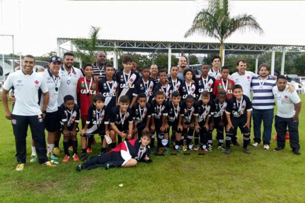 Meninos do Mirim festejam primeiro ttulo do Vasco em 2016