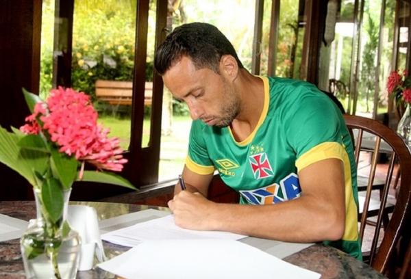 Nen assina renovao de contrato com o Vasco