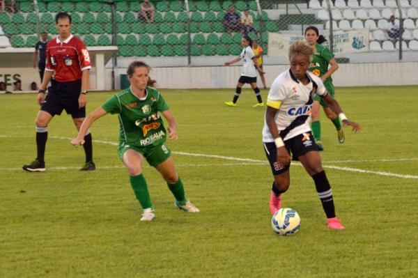 Ester fez sua estreia com a camisa vascana