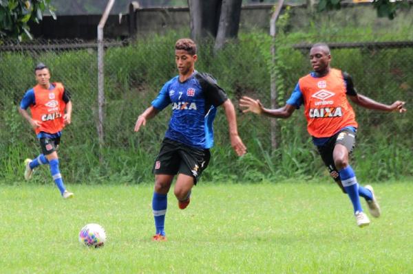 Diogo Hereda (e) durante treino desta quinta-feira