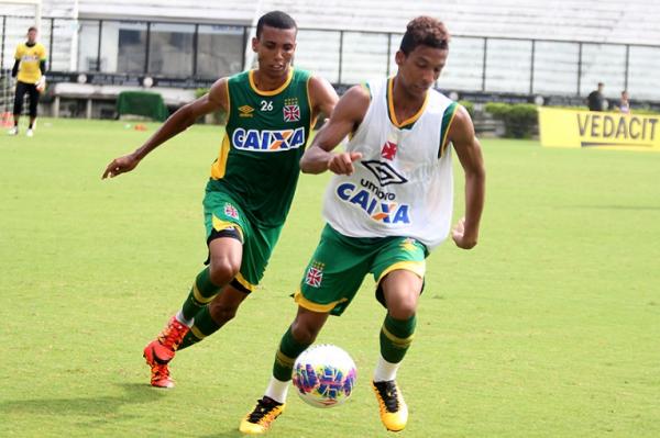 Atacante Caio Monteiro durante treinamento do profissional