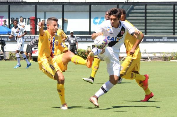 Andrey contou com a sorte no lance que resultou no segundo gol