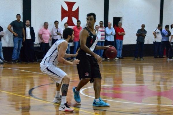 Hlio em ao pelo Vasco