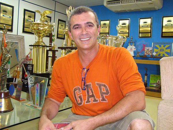 Forte ligao com a Unidos da Tijuca fez Paulo Barros mudar de time