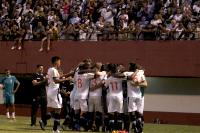 Jogadores comemorando gol